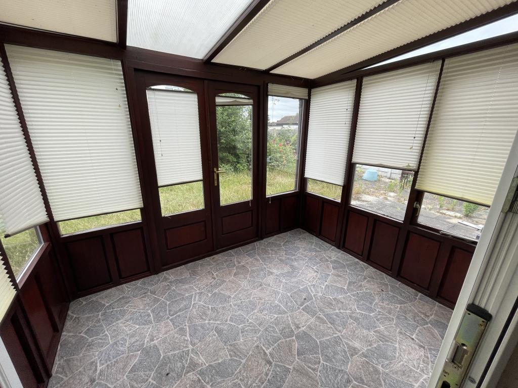 Lot: 141 - DETACHED BUNGALOW WITH CONSERVATORY FOR IMPROVEMENT - conservatory